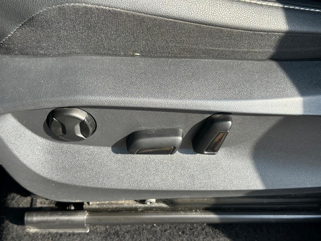 2023 Deep Black Pearl Effect Volkswagen Tiguan