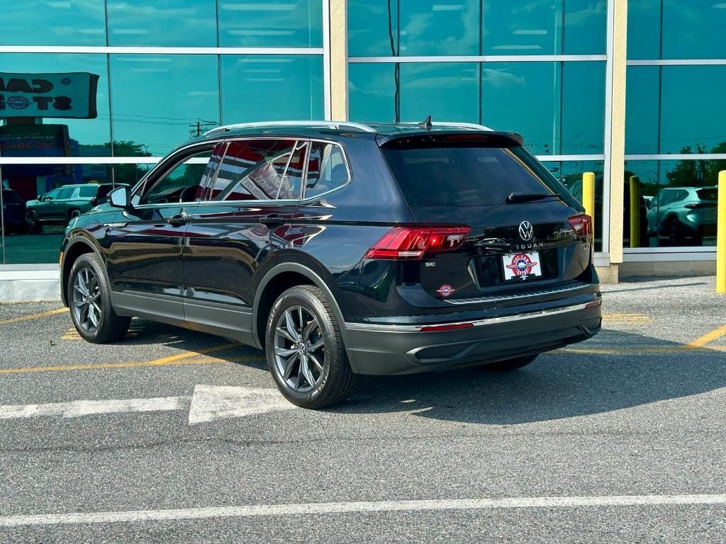 2023 Deep Black Pearl Effect Volkswagen Tiguan