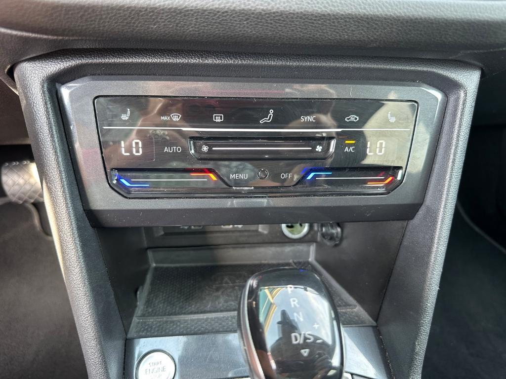 2023 Deep Black Pearl Effect Volkswagen Tiguan