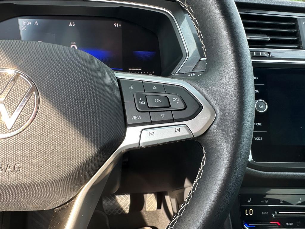 2023 Deep Black Pearl Effect Volkswagen Tiguan