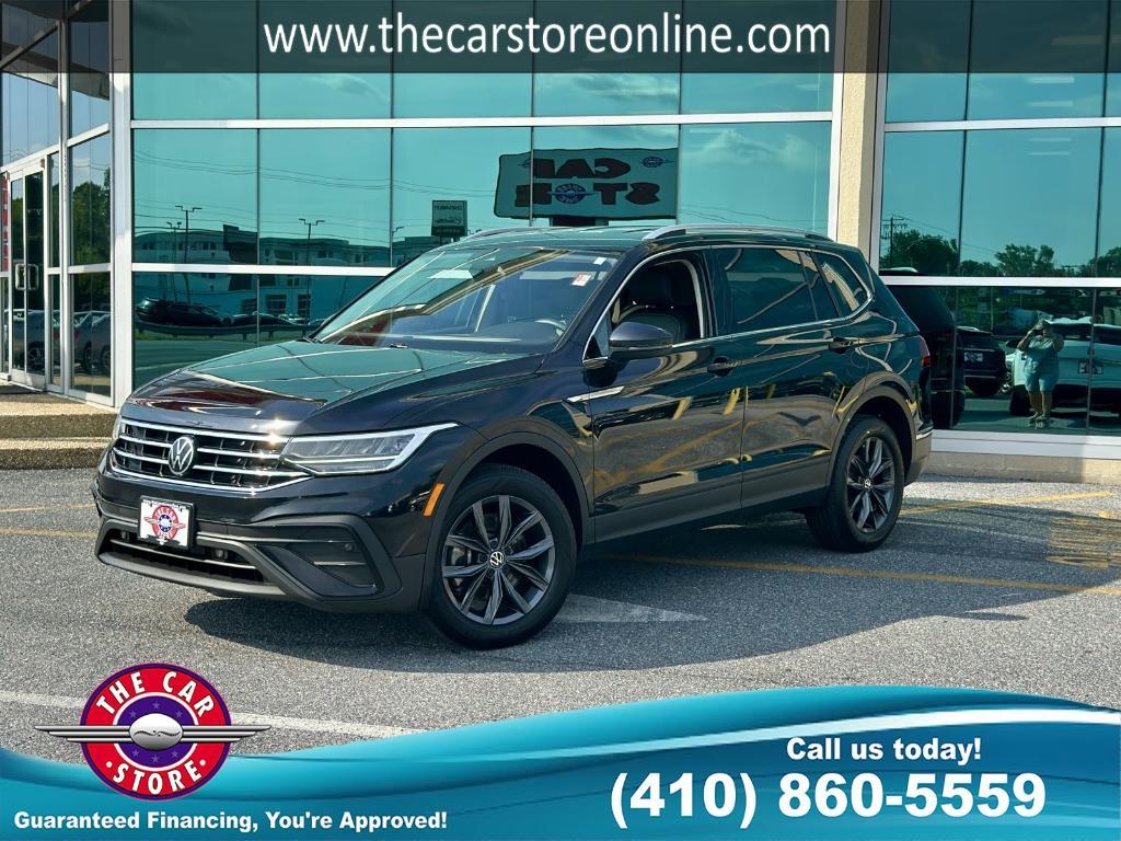 2023 Deep Black Pearl Effect Volkswagen Tiguan