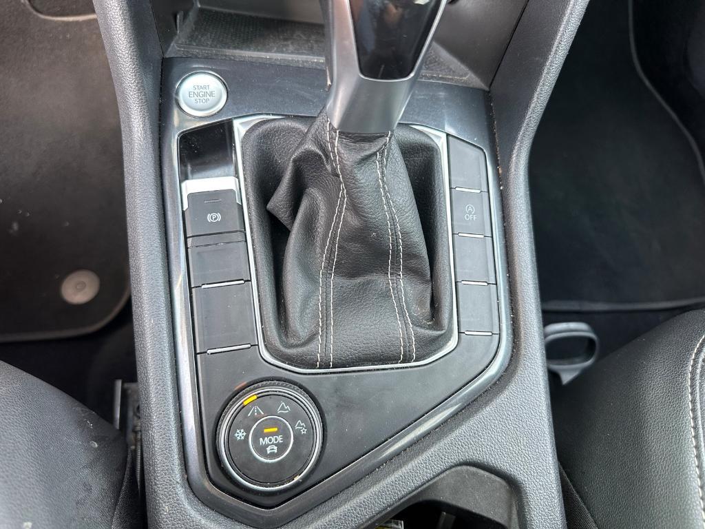 2023 Deep Black Pearl Effect Volkswagen Tiguan