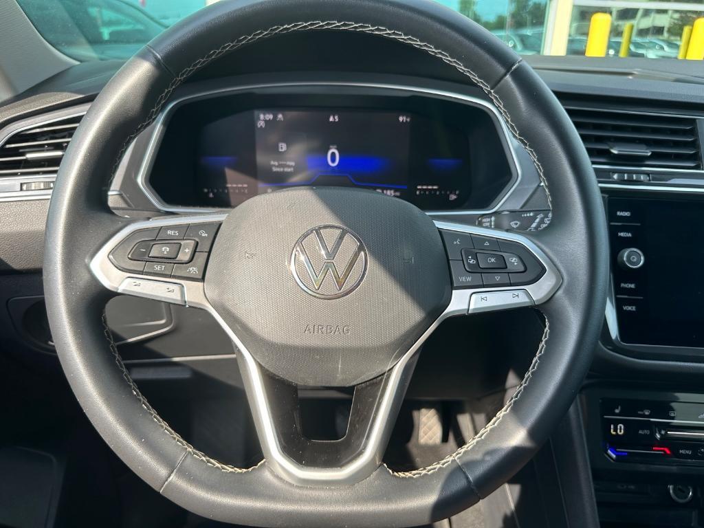 2023 Deep Black Pearl Effect Volkswagen Tiguan