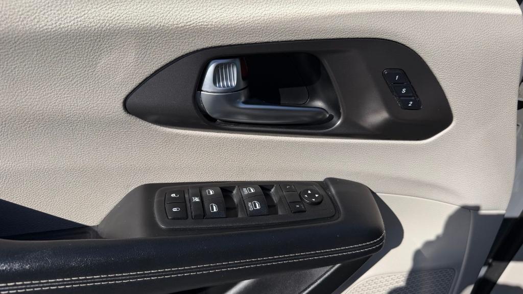 used 2022 Chrysler Pacifica car, priced at $24,778