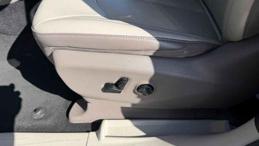 used 2022 Chrysler Pacifica car, priced at $24,778
