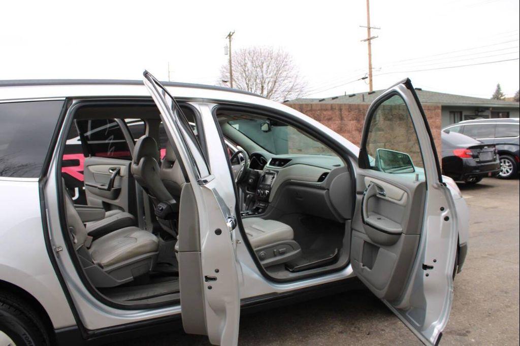 used 2015 Chevrolet Traverse car, priced at $12,949