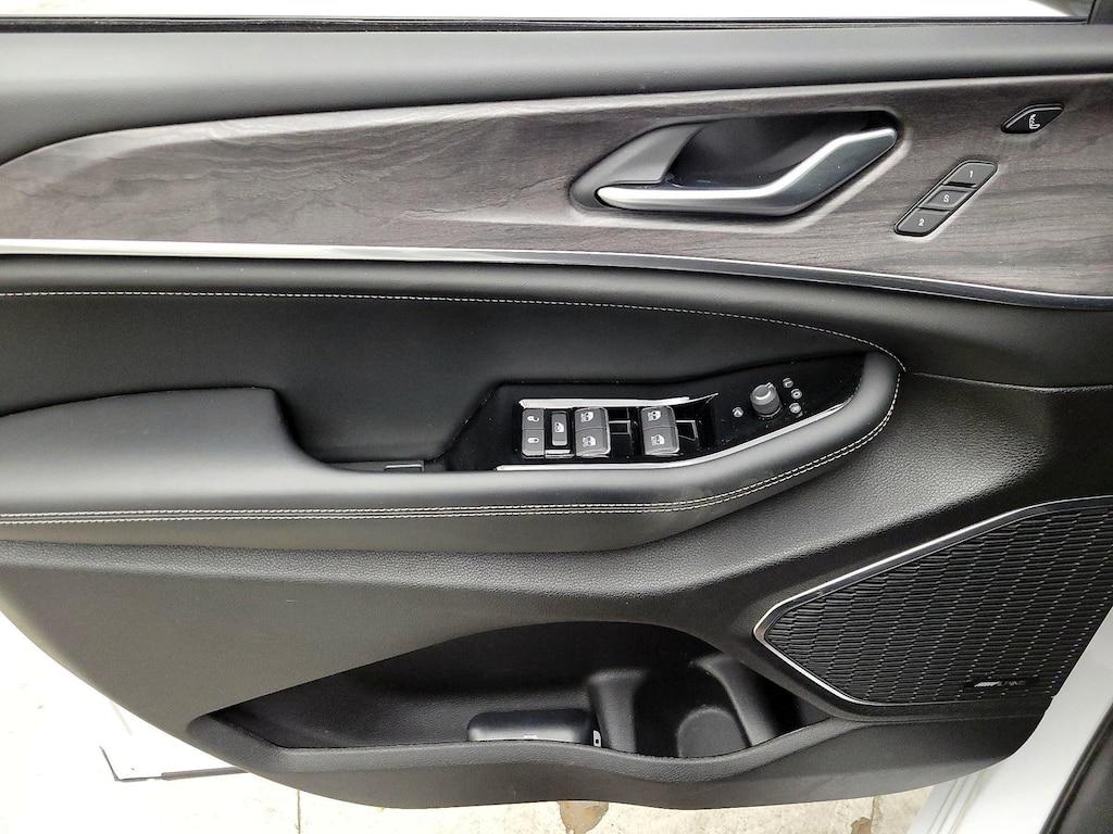 used 2023 Jeep Grand Cherokee car, priced at $42,998