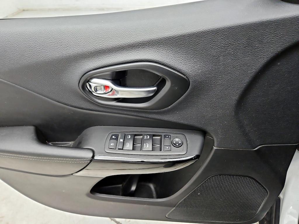 used 2023 Jeep Cherokee car, priced at $21,998