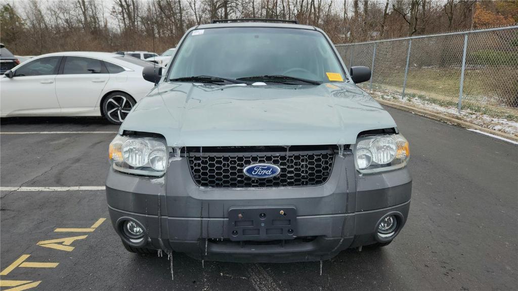 used 2005 Ford Escape car, priced at $3,999