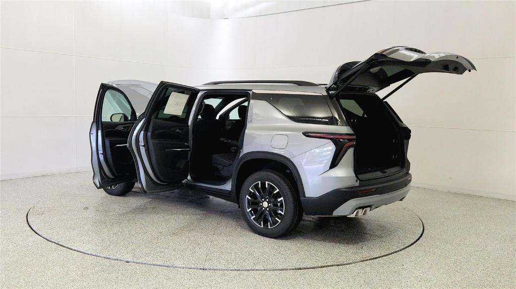 new 2026 Chevrolet Traverse car, priced at $45,518
