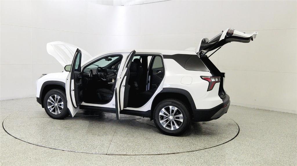 new 2026 Chevrolet Equinox car, priced at $32,593