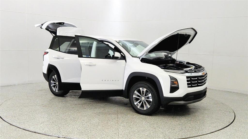 new 2026 Chevrolet Equinox car, priced at $32,593