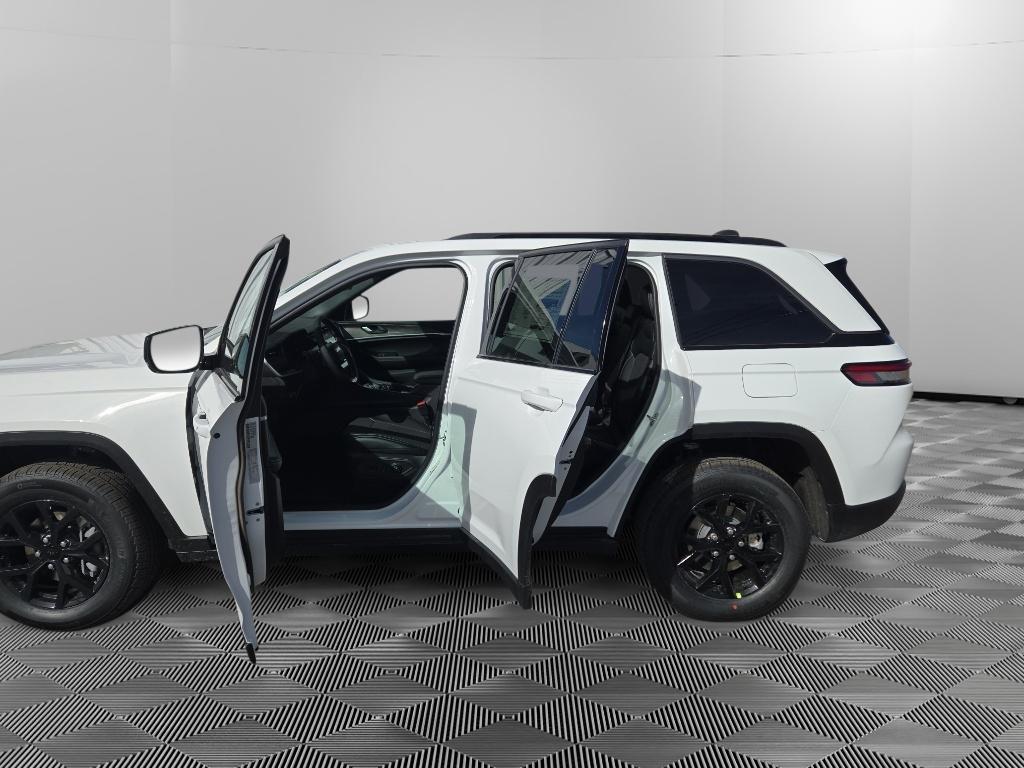 new 2026 Jeep Grand Cherokee car, priced at $46,689