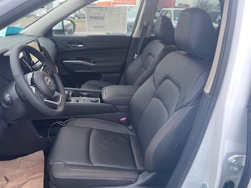 new 2025 Nissan Pathfinder car, priced at $40,424