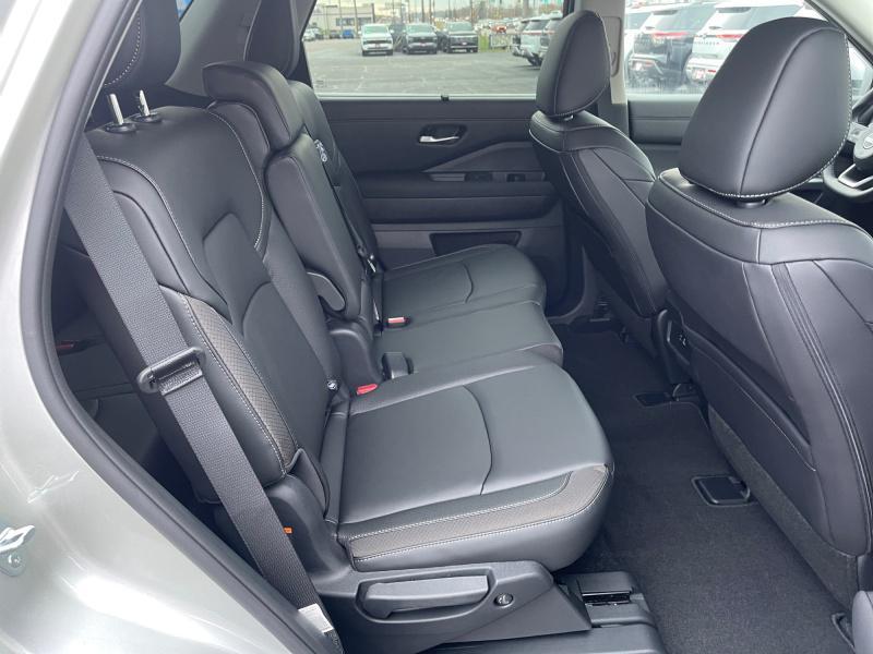 new 2025 Nissan Pathfinder car, priced at $39,974