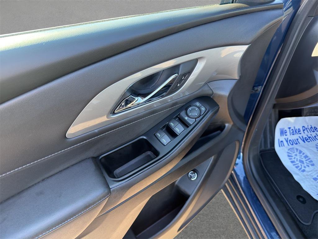 used 2023 Chevrolet Traverse car, priced at $29,736