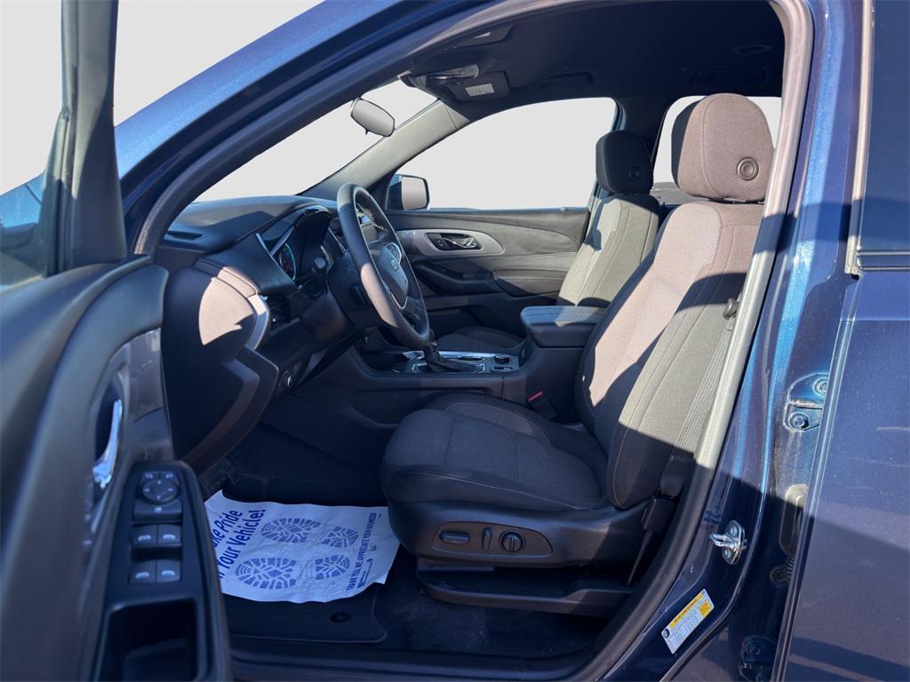 used 2023 Chevrolet Traverse car, priced at $29,736