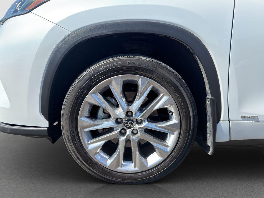 used 2023 Toyota Highlander Hybrid car, priced at $32,999