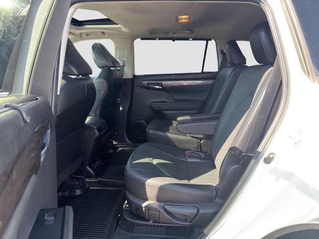 used 2023 Toyota Highlander Hybrid car, priced at $32,999