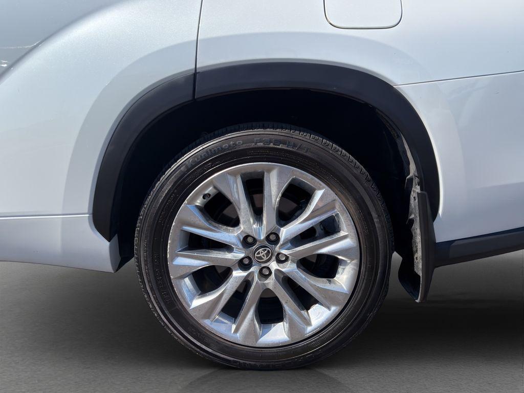 used 2023 Toyota Highlander Hybrid car, priced at $32,999