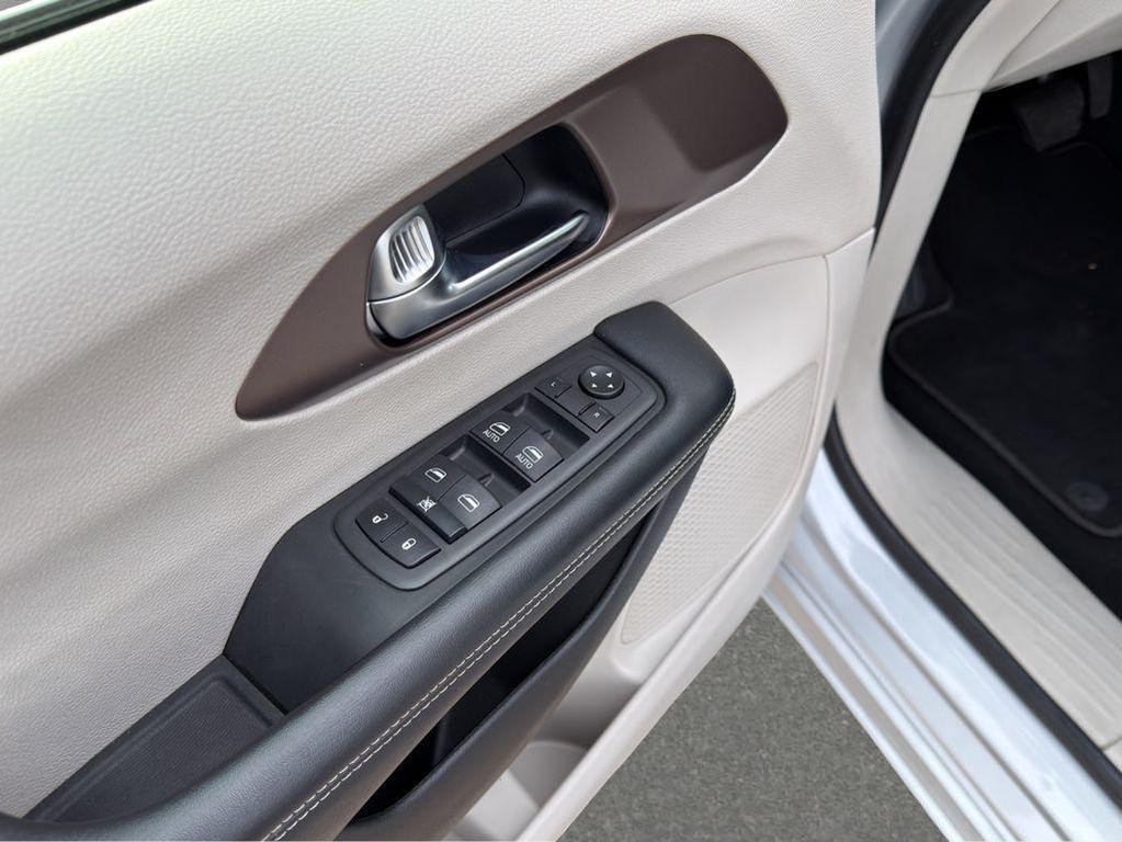 used 2023 Chrysler Voyager car