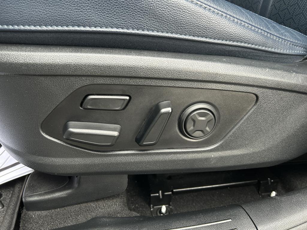 used 2022 Kia Sorento Plug-In Hybrid car, priced at $32,500