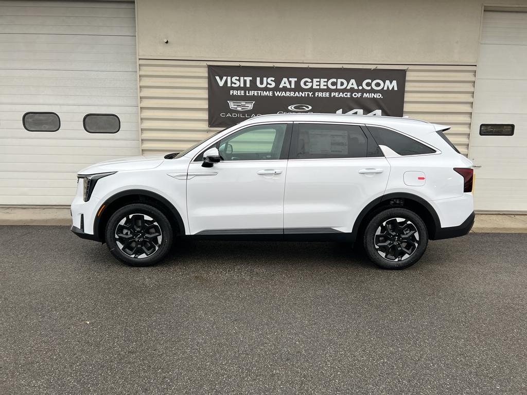 new 2026 Kia Sorento car, priced at $39,595