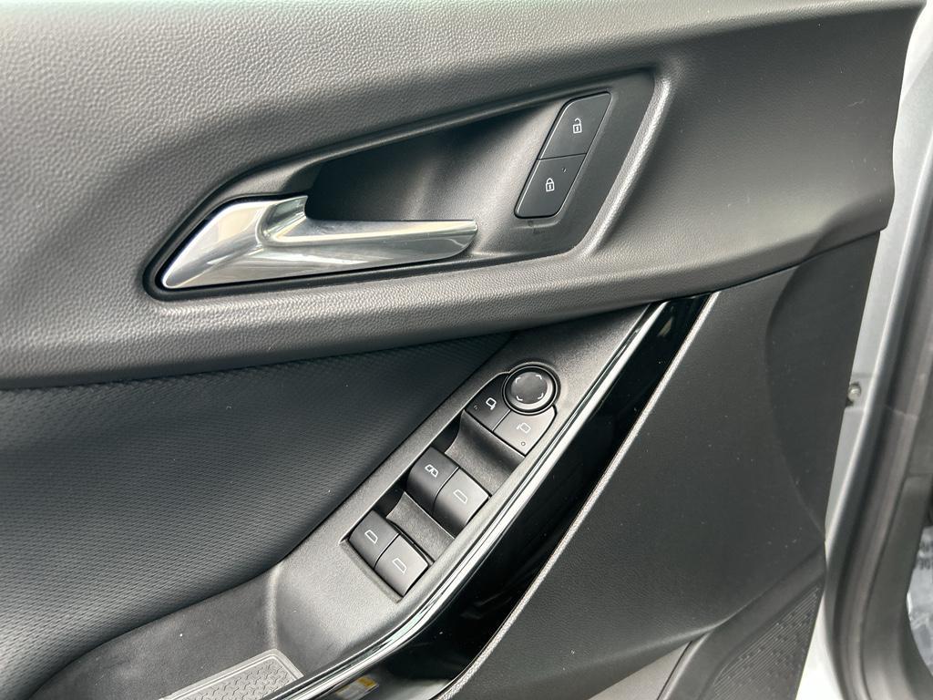 used 2025 Chevrolet Equinox car, priced at $28,500