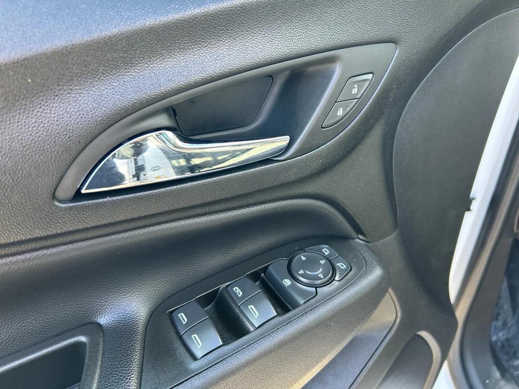 used 2022 Chevrolet Equinox car, priced at $17,900