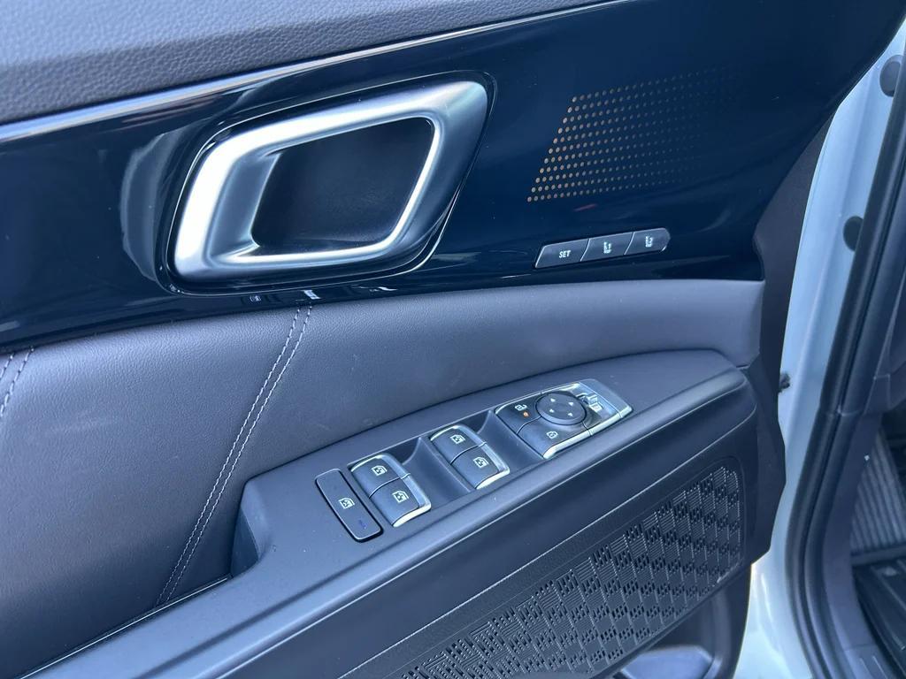 new 2026 Kia Carnival Hybrid car, priced at $58,095