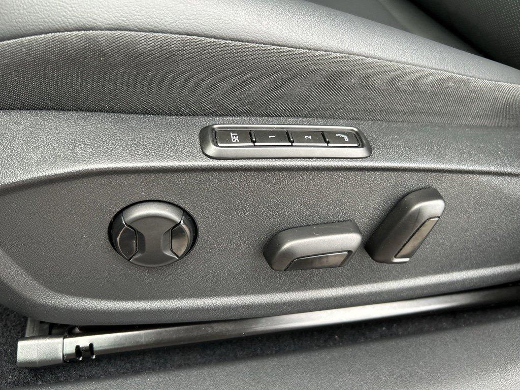 used 2022 Volkswagen ID.4 car, priced at $23,250