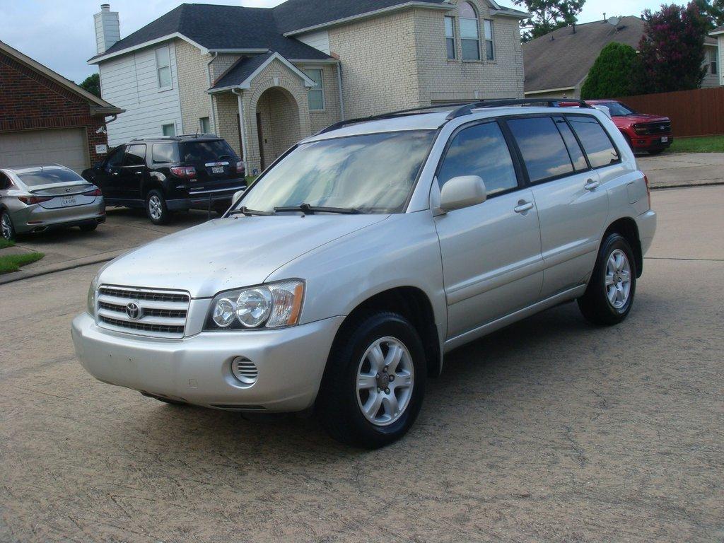 used 2003 Toyota Highlander car, priced at $5,495