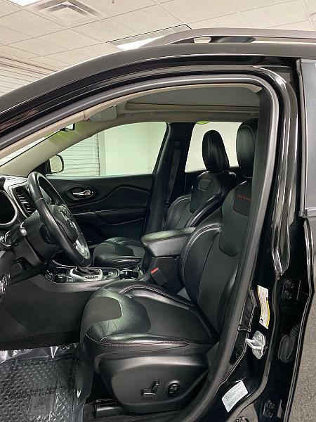 used 2017 Jeep Cherokee car, priced at $15,891