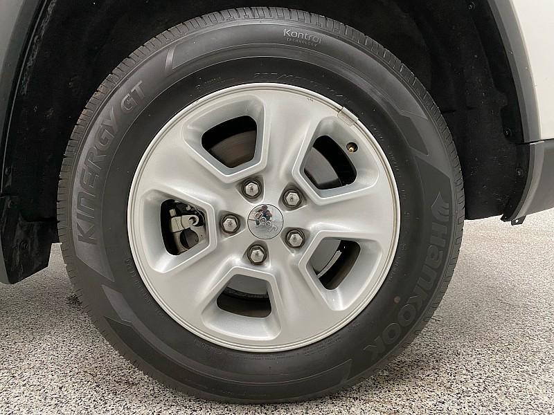 used 2016 Jeep Grand Cherokee car, priced at $11,491