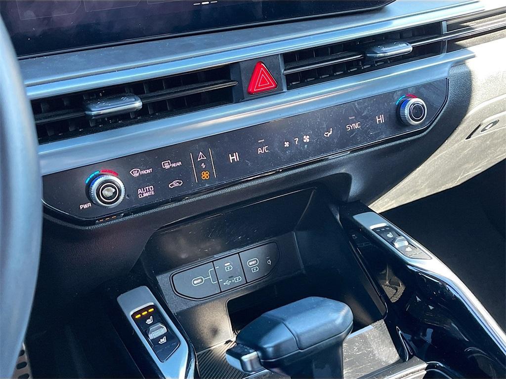 used 2024 Kia Sorento car, priced at $29,998