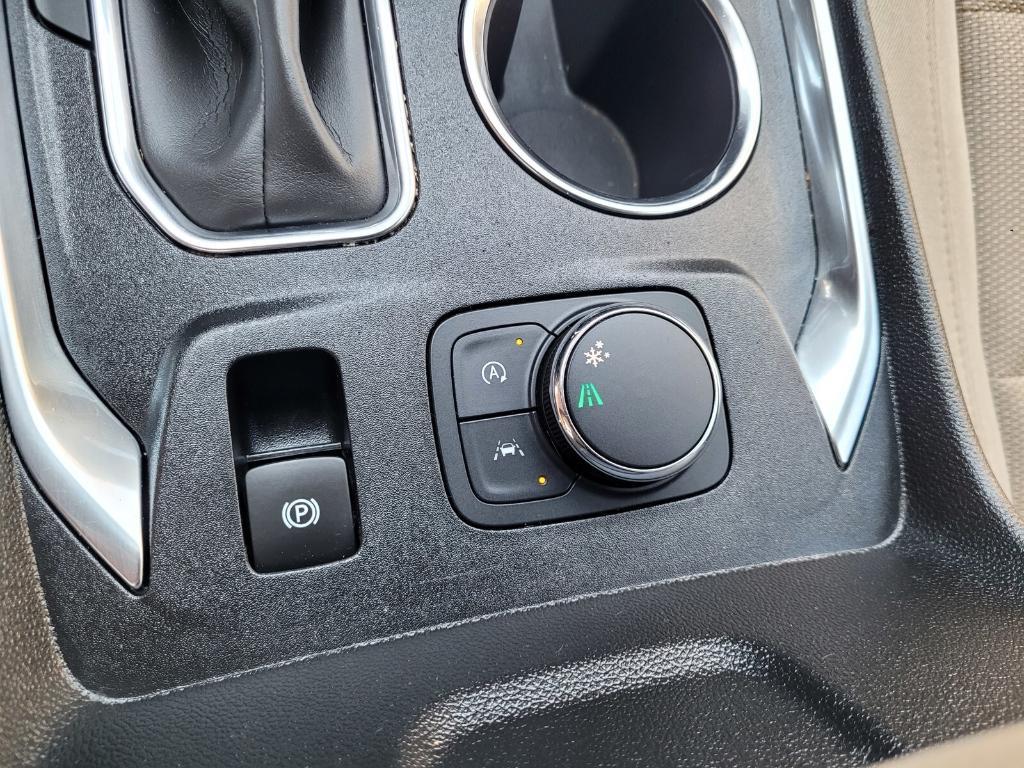 used 2023 Chevrolet Traverse car, priced at $27,966