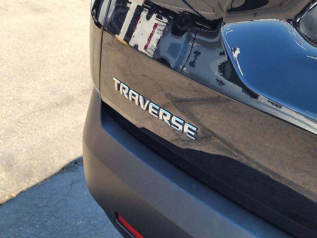 used 2023 Chevrolet Traverse car, priced at $27,966