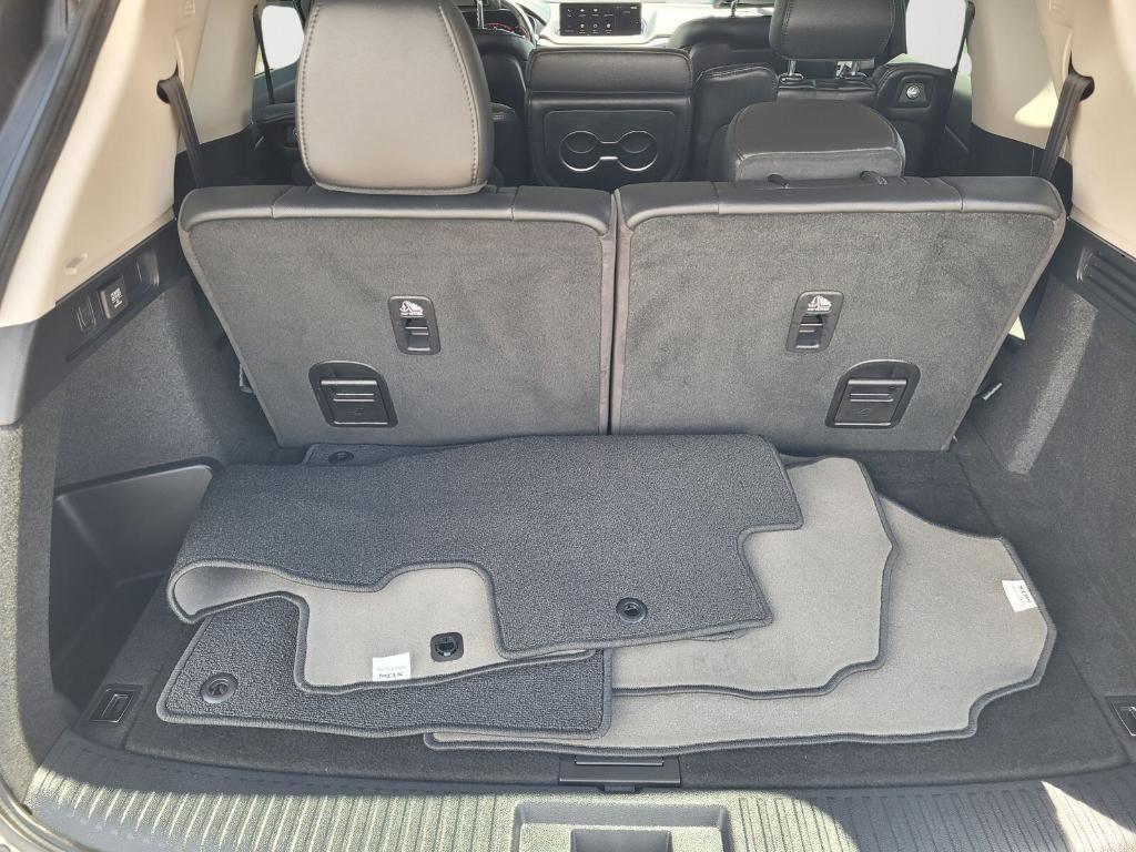 used 2024 Acura MDX car, priced at $38,466