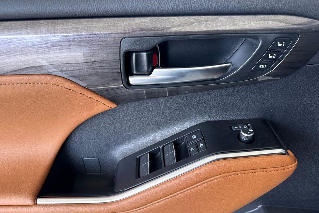 new 2026 Toyota Highlander Hybrid car, priced at $58,092