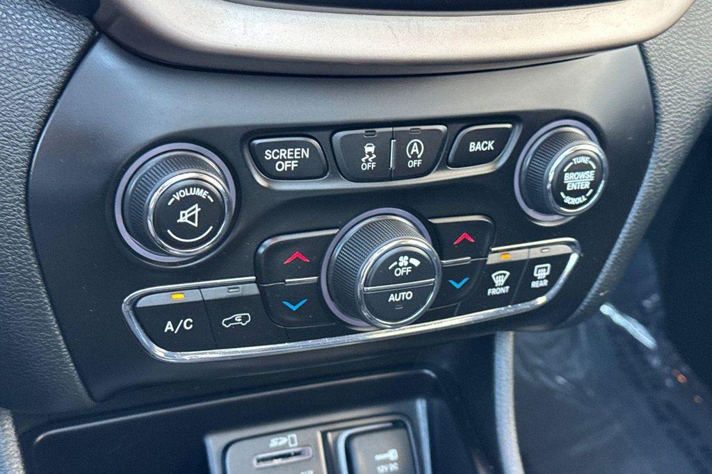 used 2015 Jeep Cherokee car, priced at $11,996