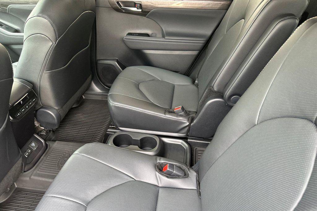 new 2026 Toyota Highlander Hybrid car, priced at $55,742