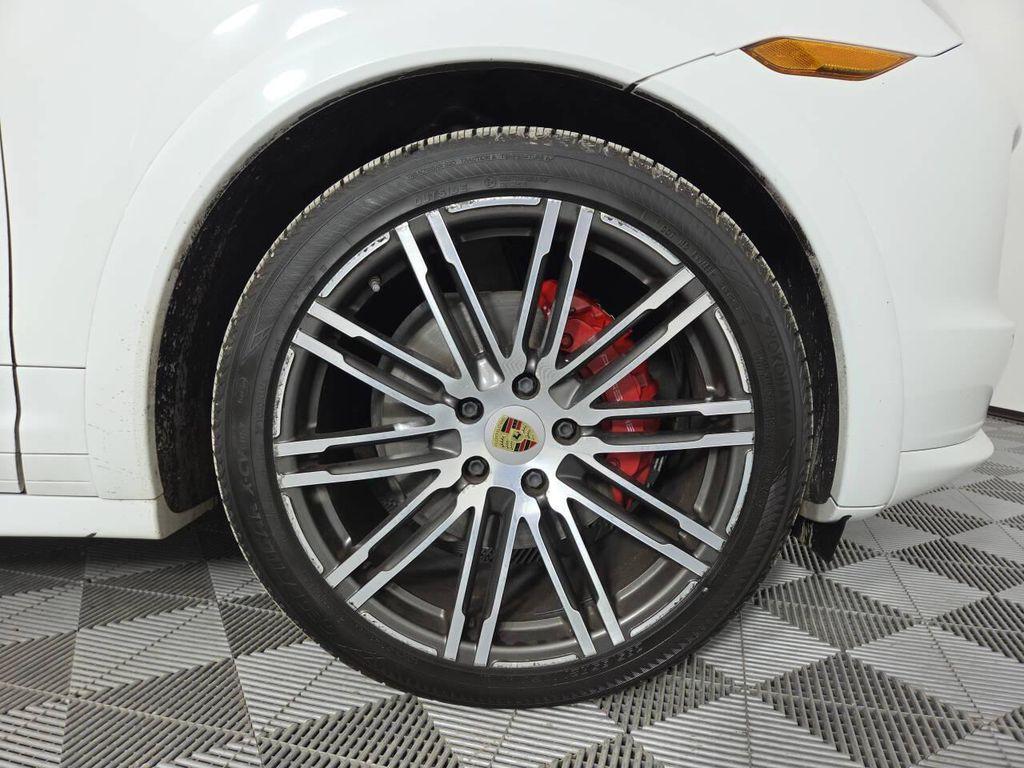 Porsche Cayenne view 9