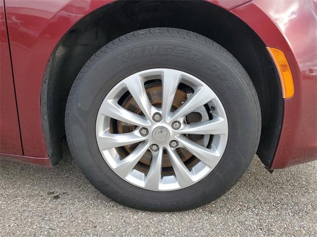 used 2018 Chrysler Pacifica car, priced at $11,248