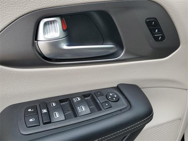 used 2023 Chrysler Pacifica car, priced at $23,947