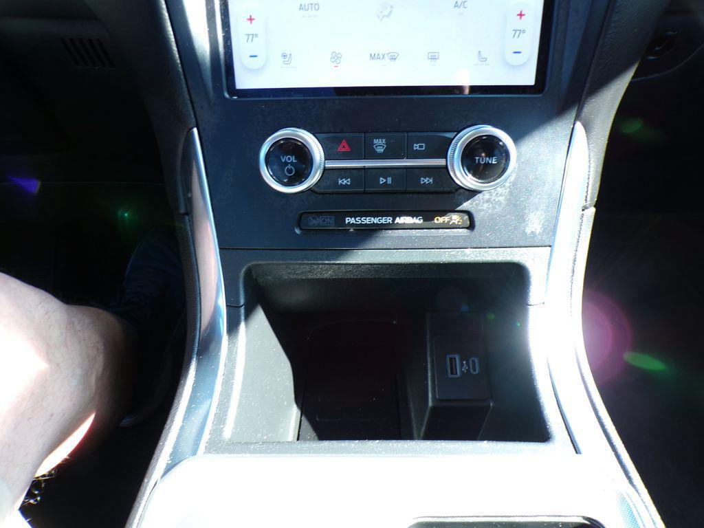 Iconic Silver Metallic 2024 Ford Edge Titanium