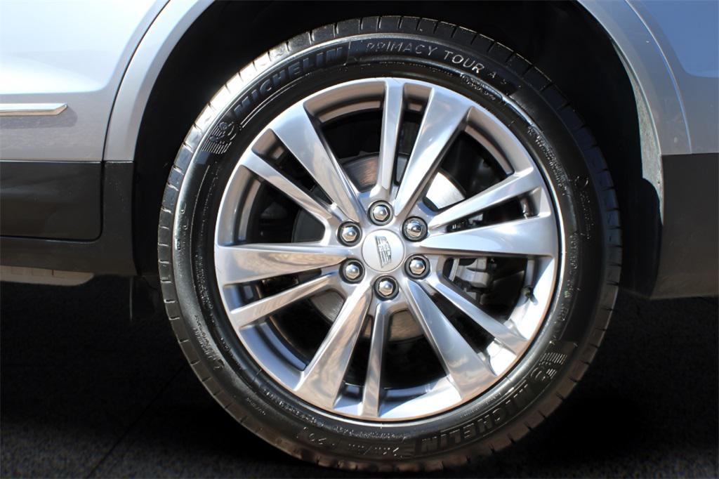 used 2025 Cadillac XT5 car, priced at $34,615