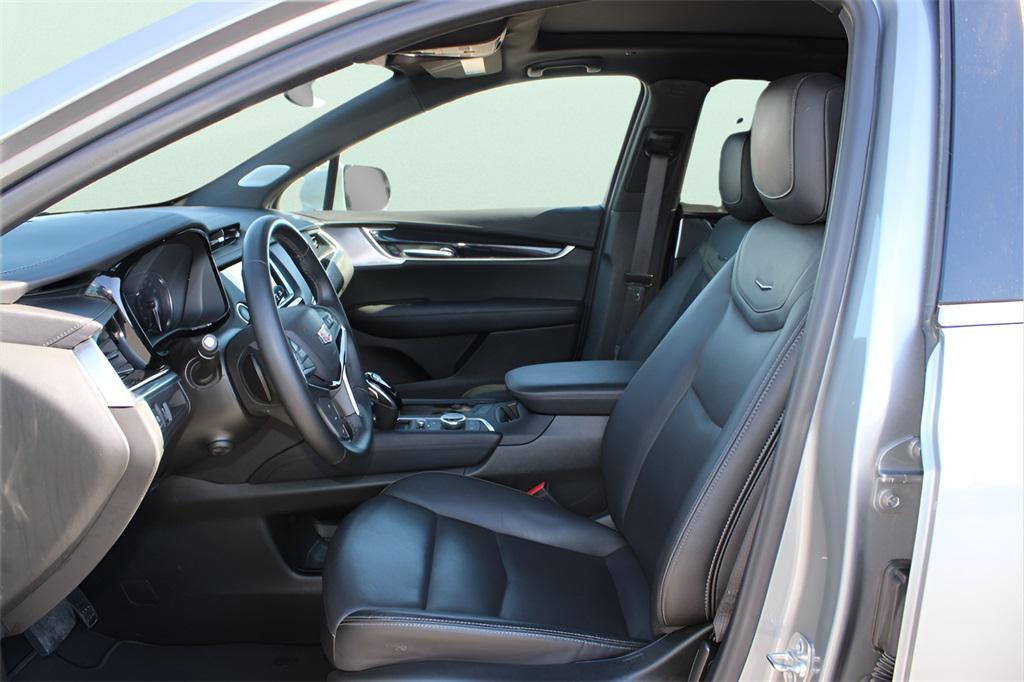 used 2025 Cadillac XT5 car, priced at $34,615