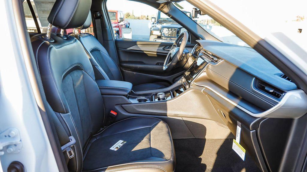 new 2025 Jeep Grand Cherokee car, priced at $34,448