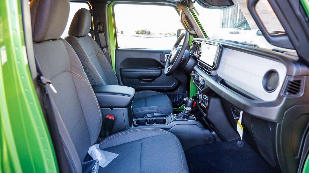 new 2026 Jeep Gladiator car, priced at $39,275