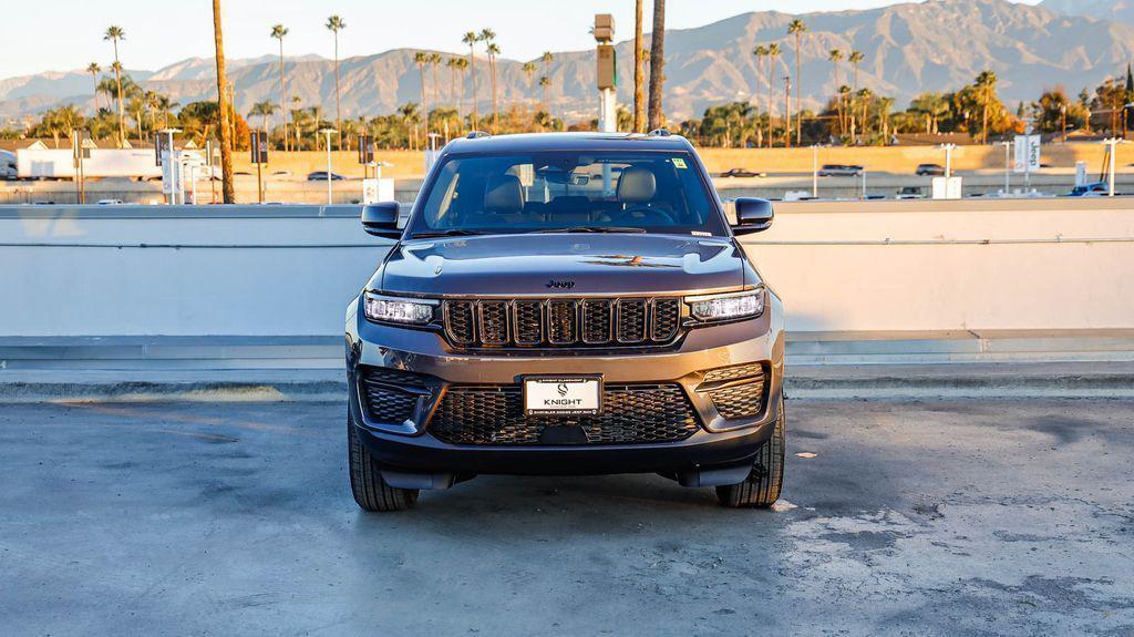 new 2025 Jeep Grand Cherokee car, priced at $32,476